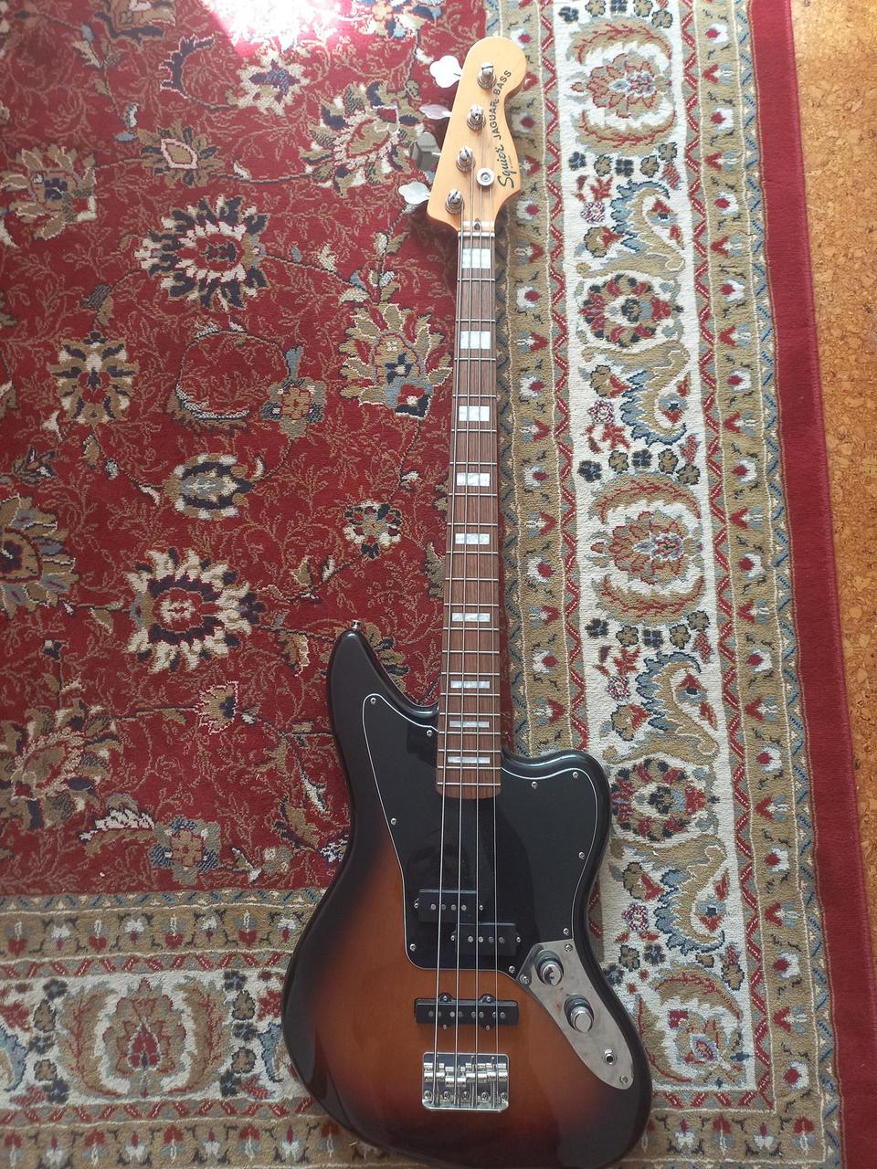 Squier Classic Vibe Jaguar bass
