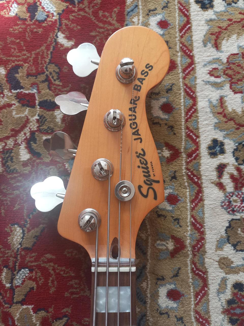 Squier Classic Vibe Jaguar bass