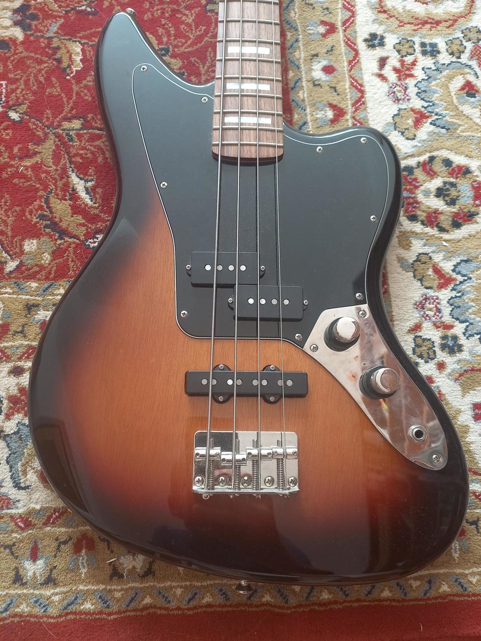 Squier Classic Vibe Jaguar bass