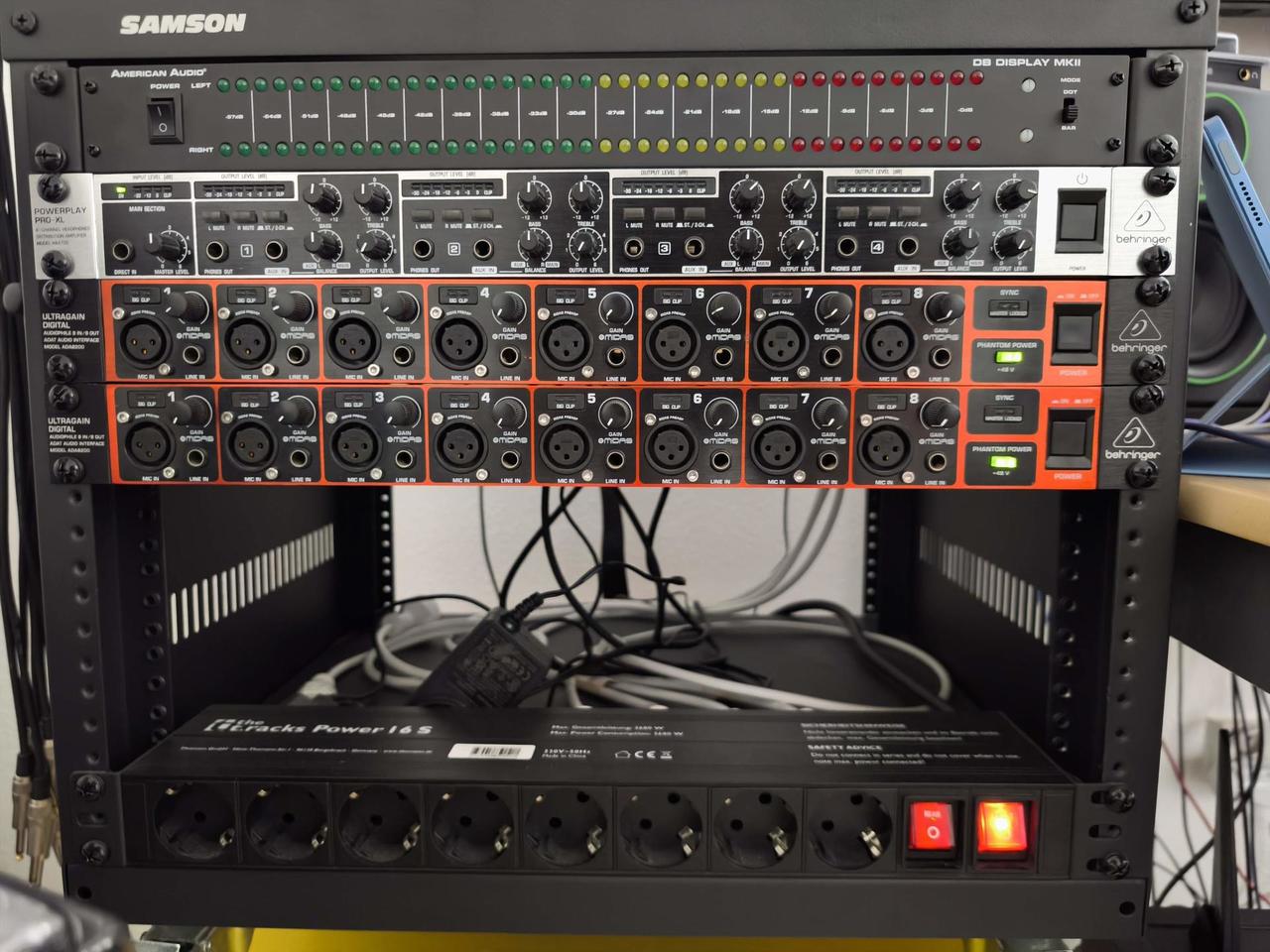RME Digiface USB, 2x Behringer ADA8200 v racku