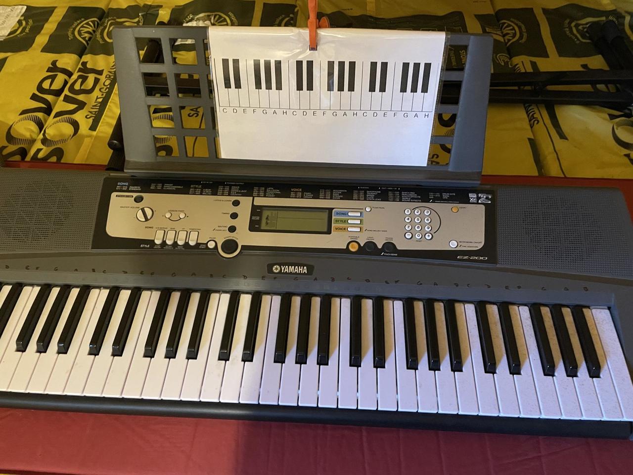 Predam klavesy Yamaha EZ 200